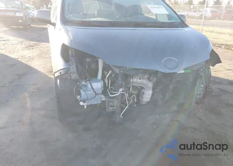 2012 Toyota Sienna Le V6 8 Passenger z USA, uszkodzony, nr VIN 5TDKK3DC7CS181026